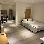 Avi City Apartments Mainhouse